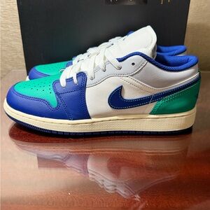 Jordan 1 low se rare air 7Y/8.5W